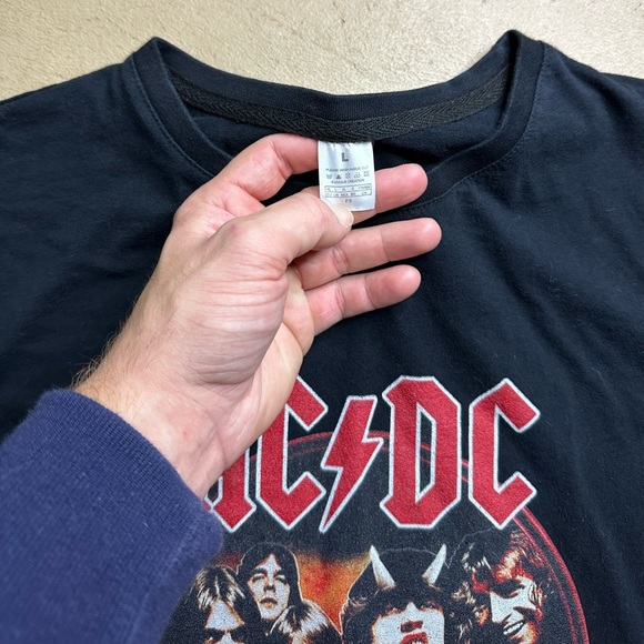 Vintage Y2K AC/DC ‘Highway to Hell’ Graphic Band Shirt - Picture 3 of 3